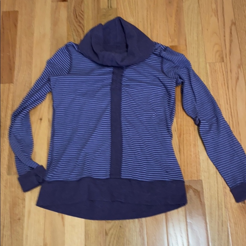 Lululemon Cinch long sleeve tee